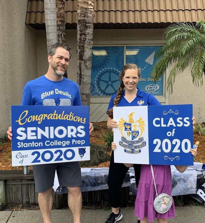 scpsga's tweet photo. HUGE shoutout to our teachers and staff! Stanton teachers took trips to our seniors’ houses today to deliver some yard signs. We appreciate it so much and miss you all!!❤️❤️ @stanton2020 https://t.co/rBonn0p50C