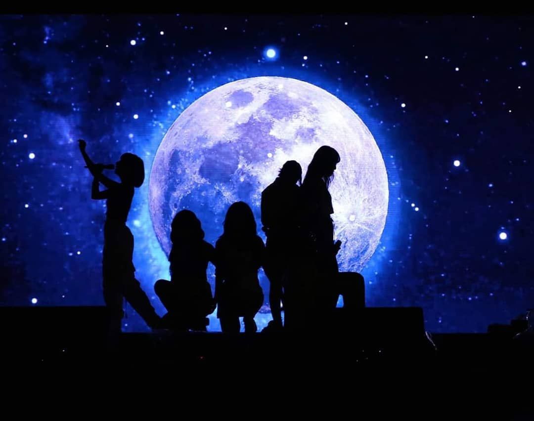 GFriendTR's tweet photo. [💜💙] Ay'ın gecemizi aydınlattığı her an mutlulukla dinlediğimiz, biricik kraliçemiz Time For The Moon Night 2. yaşında!🌙

Bugün, 'Sevdiğimiz kadar parlayan bir yıldız' olan TFTMN'ı konuşalım.

#2YearsWithTMFTN https://t.co/GLBtyGcPVl