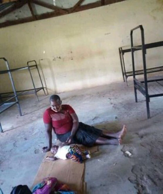OleItumbi's tweet photo. THREE Pictures, the summary of our story. President Kenyatta sends flowers to celebrate @NHSmedical workers. SECOND Picture, Kenyan Police teargas Kenyan Medical workers. Picture THREE, a mother &amp; child in Western Kenya forced into Quarantine in a room without beddings! #COVID19 https://t.co/u2EepiQAzL