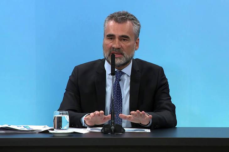 alfleuco's tweet photo. Alejandro Vanoli fue echado por ineficiente pero ya tiene un nuevo puesto: director de Edenor nombrado por el Estado. Va una vez cada tres meses, levanta la mano y se lleva 1.200.000 pesos al año. Los K no abandonan a su tropa. Te cuento todo a las 17 en @radiomitre https://t.co/WupdyC7dXn