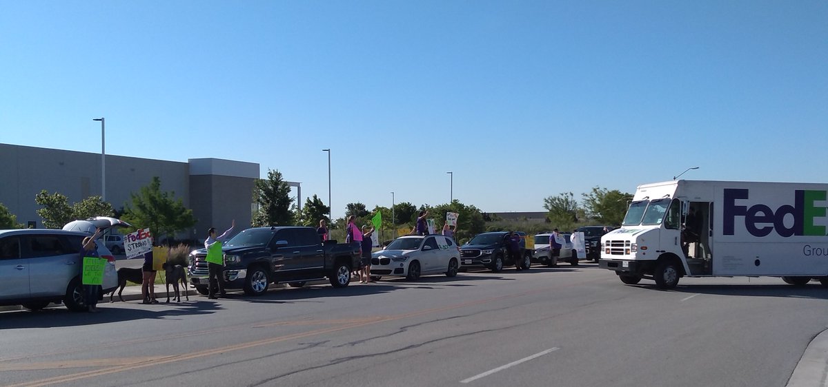 EvanyMichelle's tweet photo. What an incredible experience as we (Sales and families) cheered on our drivers as they were leaving for their routes.  We may have to keep our distance but that won't stop us from thanking them!  SO proud of our frontline heroes!  @FedEx #fedexstrong #fedex #bleedpurple https://t.co/x1p4dAayBQ