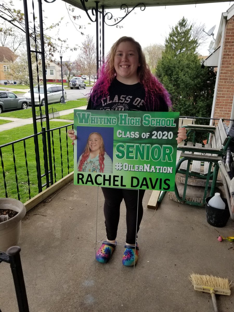 Rachiepuff12's tweet photo. Thank you @harnewville for dropping off my sign. Thank you Whiting PTO. #OilerGrad2020 https://t.co/xXbtFCNcke