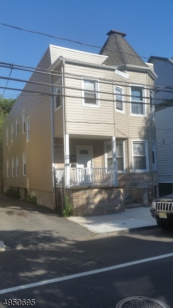 AllTowne_Realty's tweet photo. See a virtual tour of our listing on 63 N 5Th St #NewarkCity #NJ  #realestate https://t.co/EIvgb7KQhz https://t.co/JoChwmzjQo