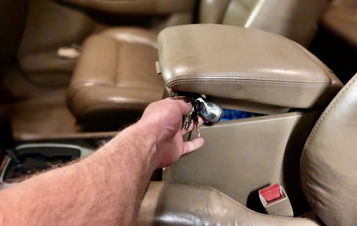 nvanrcmp's tweet image. We've discovered a bad trend: some people are leaving a spare key in the car. Folks don't do this! Thieves know about this! Our plea: Stop what you’re doing right now, go out to your car, remove the spare key you’ve stored there, and lock your car. bit.ly/2VRtKmU