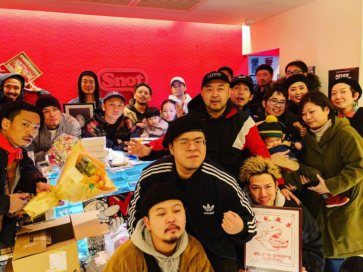 UTCHY_SNOT_MAG's tweet photo. @SNOT_SHOP 閉めてから今日で3ヶ月か〜😁
早いなー‼️仕事も忙しいしコロナの影響で最近みんなと全然会えてないな〜😎
みんな元気にしとるんかな🙌🏼
またみんでバカ騒ぎしたいな〜😆
今年中に #MAGSIDE も出来たら開催したいな〜🎤🎸🥁💥
#なんつってね〜
#snotshop
#magsidecrew https://t.co/Vz9vExX6pW