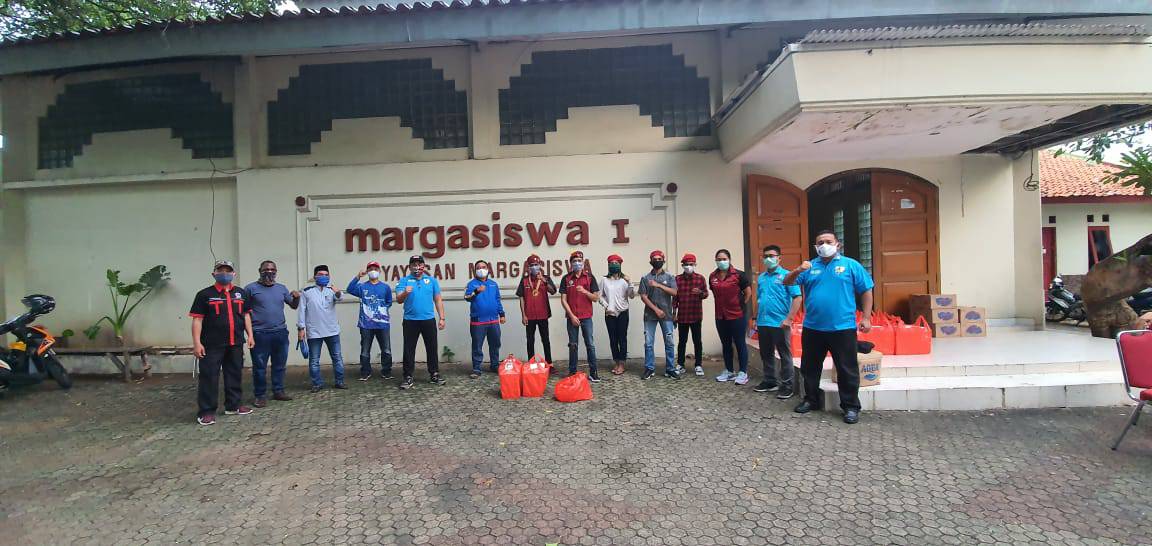 dppknpiofficial's tweet photo. DPP KNPI bersama PP PMKRI berbagi kasih bagikan Nasi Box dan Hand Sanitizer pada Masyarakat di Gedung Margasiswa 01, Menteng - Jakarta Pusat
@pmkri
@bung_HP
@jacksonkumaat
#KNPI
#DPPKNPI
#PEMUDAINDONESIA
#PEMUDA
#COVID_19
#CORONA
#PMKRI
#PPPMKRI
#ENERGYOFHARMONY https://t.co/26LwZxrTXE