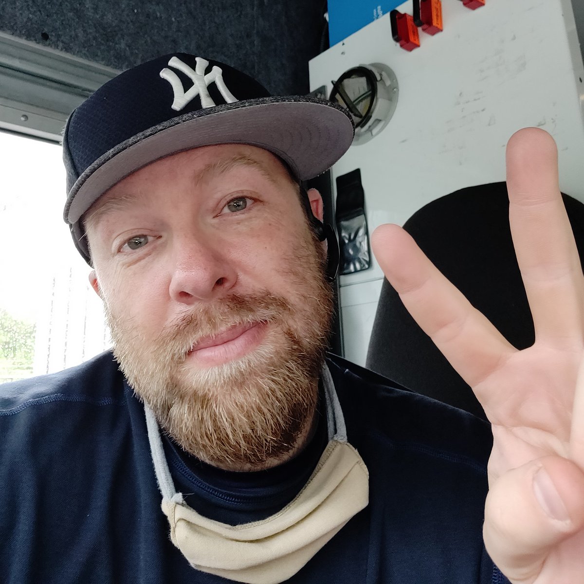 bwright635's tweet photo. Have a good day everyone, #BeSafe out there. The #weekend is almost here!!!!#Peace #Icansmile #needtoshave 😀😀💪👍⚡🙋🏼‍♂️😀 https://t.co/3bDrdblqlP