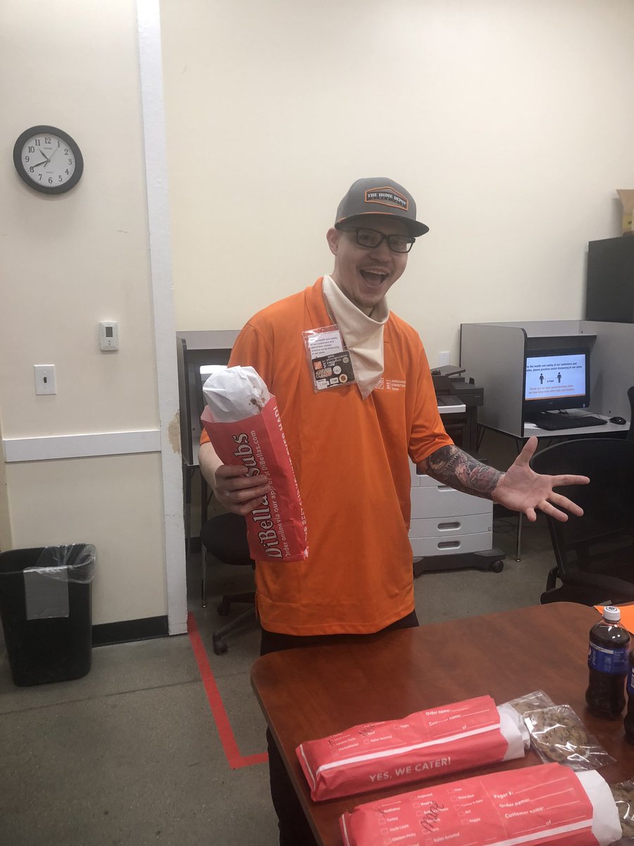 GSimenton's tweet image. Thanks to Ron @DEM33RGP we all enjoyed lunch! Doing what is needed &amp;amp; supporting each other, together we are making the most out of our days!
@RoWilliams1 @JuanitaQ1 @hd_2727