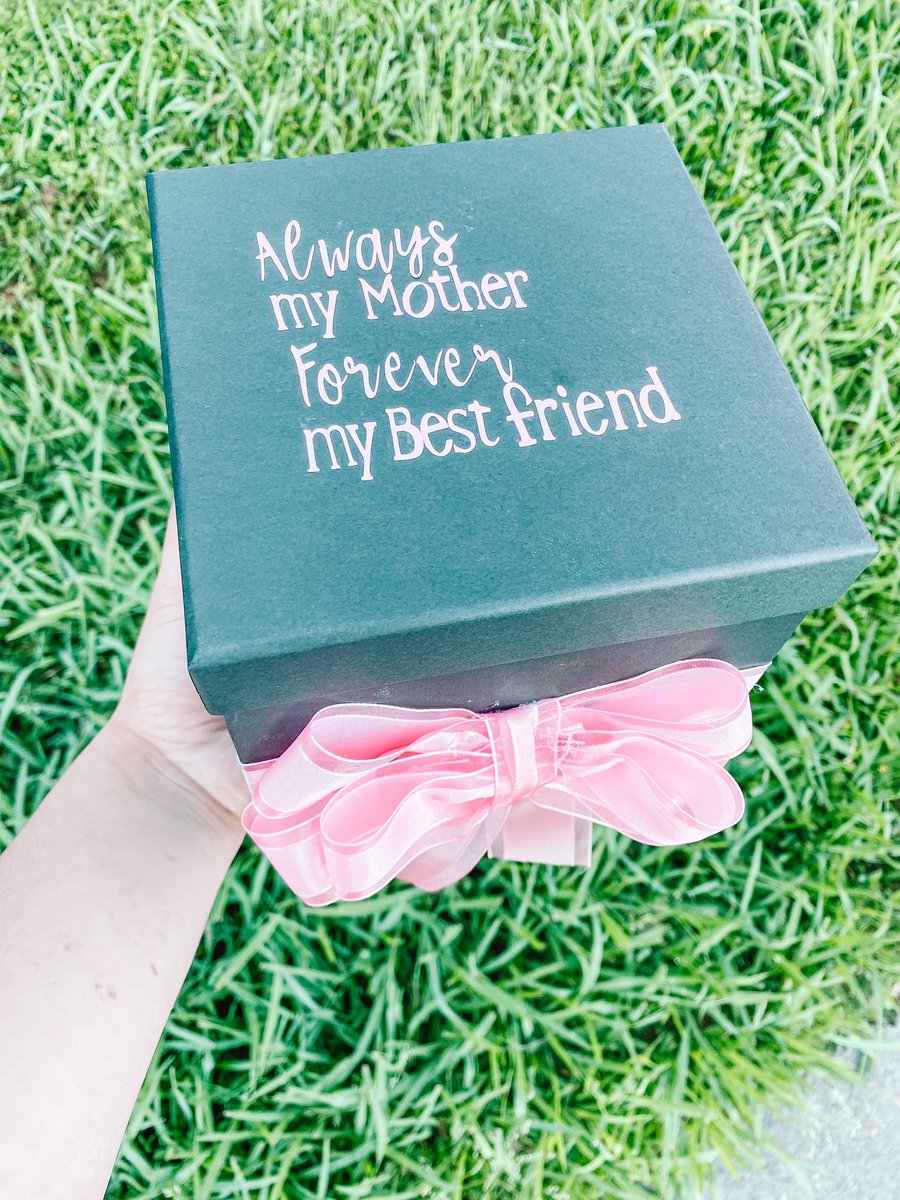 shopcraftella's tweet photo. Hi Twitter ! Mother’s Day is just around the corner, &amp; I will be selling floral arrangements &amp; other goodies 😊 Like &amp; Retweet to help me increase my clientele !🦋 &amp; follow my craft shop ! 
Twitter: @craftella2  Insta:@_craftella 

Thank you !! 🦋🦋🦋 https://t.co/N2R2Pbv7JS