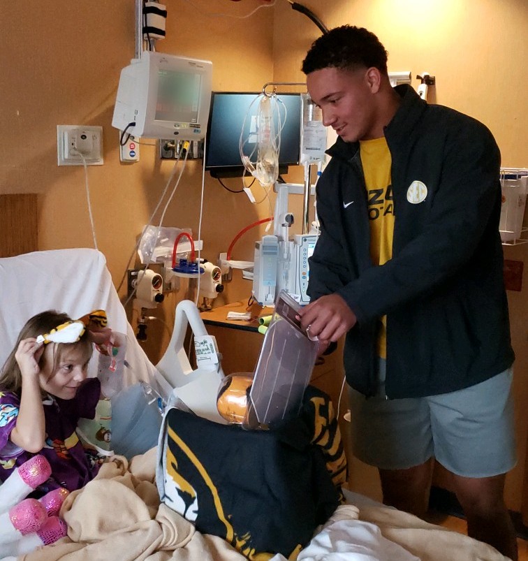 Playing4Hope's tweet photo. Reminiscing on visits from our 2019 season! #playing4hope is looking forward to continuing help kids in our community’s hospitals find hope this year. Our board will be working on a plan for virtual visits should hospital restrictions remain in place or come back next Fall. #tbt https://t.co/JBxN86Kt8z