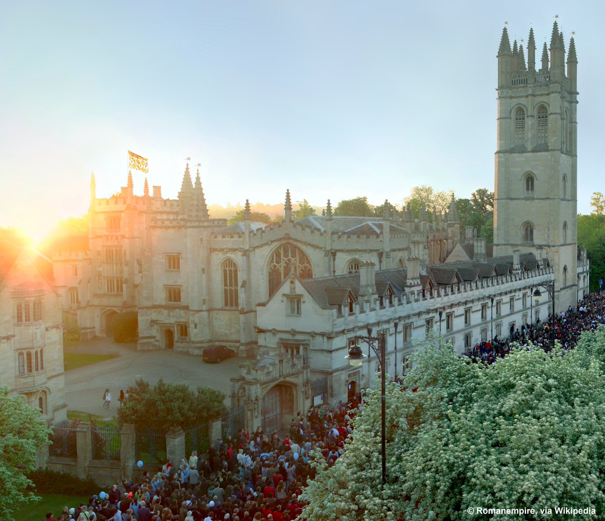 OxfordCity's tweet photo. Virtual #MayMorning begins at 6am over with @MagdCollChoir singing Hymnus Eucharisticus on Facebook.
You can watch their performance at: https://t.co/HshAkeFDdT https://t.co/8SEEbQy1bs