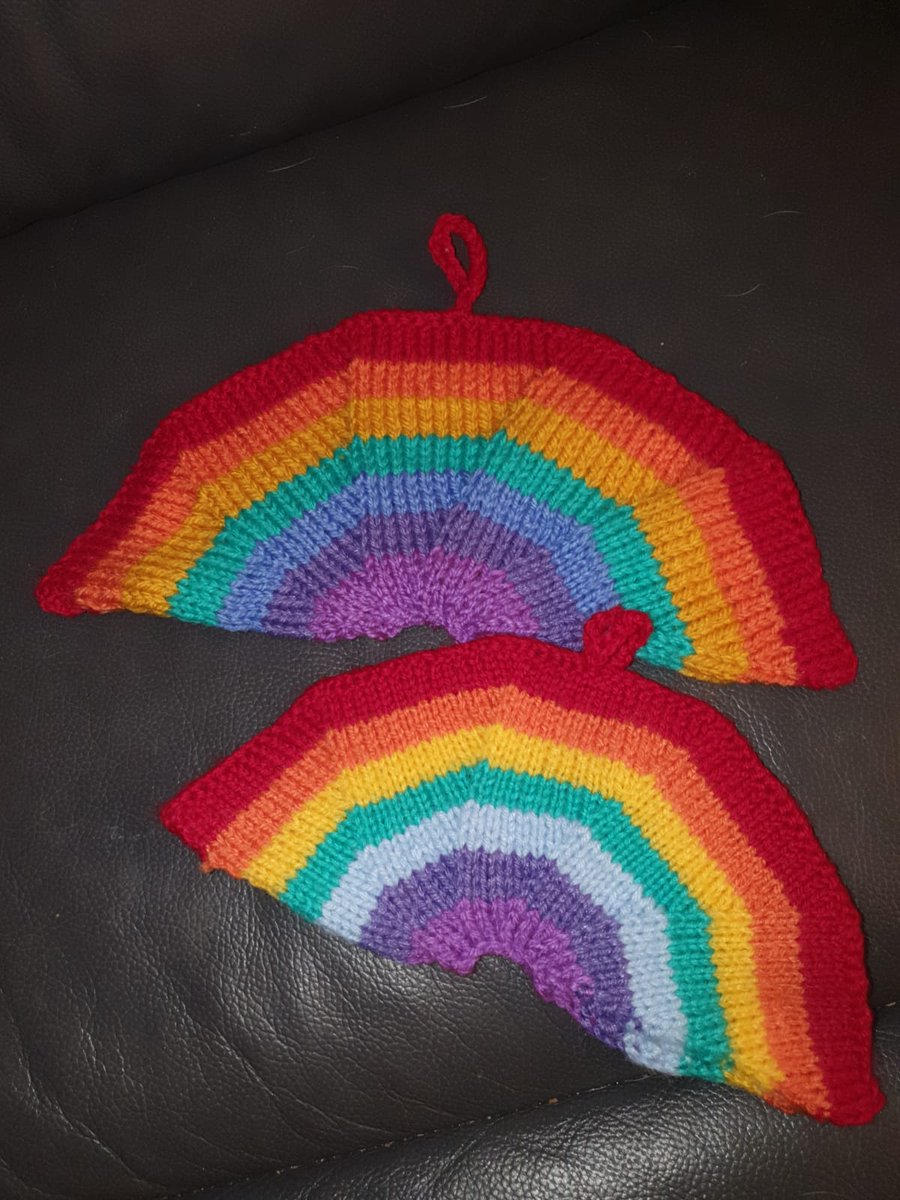 GJneverusealone's tweet photo. One of our shielding patients has been knitting rainbows of hope. Great courage and resilience. 
#withyoulinks #BestEnders https://t.co/2LC3gnjrBg