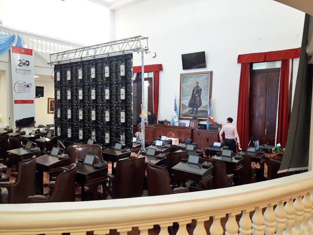 LegislaturaLR's tweet photo. Histórico. Todo listo para comenzar en unos instantes la 1° sesión virtual en la @LegislaturaLR . Te invitamos a seguir la transmisión en vivo ⤵️ https://t.co/q9qERXSn3W https://t.co/hwbFERkBpE