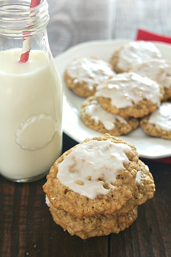 SixSistersStuff's tweet photo. Chewy oatmeal cookies topped with the perfect amount of icing . . . these cookies are always a hit!
https://t.co/H9gGWFsN7z #sixsistersstuff #oatmealcookie #chewyoatmealcookie #icedcookie https://t.co/KXlYXaOtMv