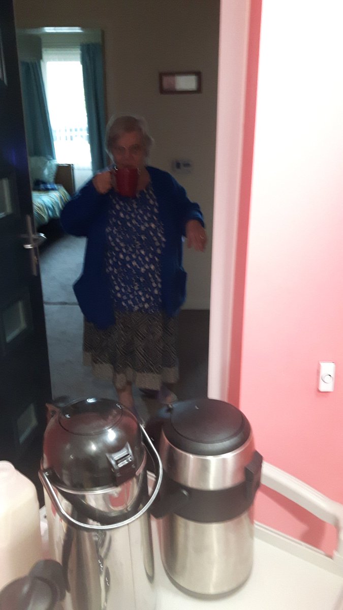GarryReed13's tweet photo. Tenants at Bourke gardens today having a cup of tea and a chat along with there post delivered @forviva_group @ForHousing @Dawnpspeed @Torbrad31 @Carlyforhousing https://t.co/PeUrfRd8ow