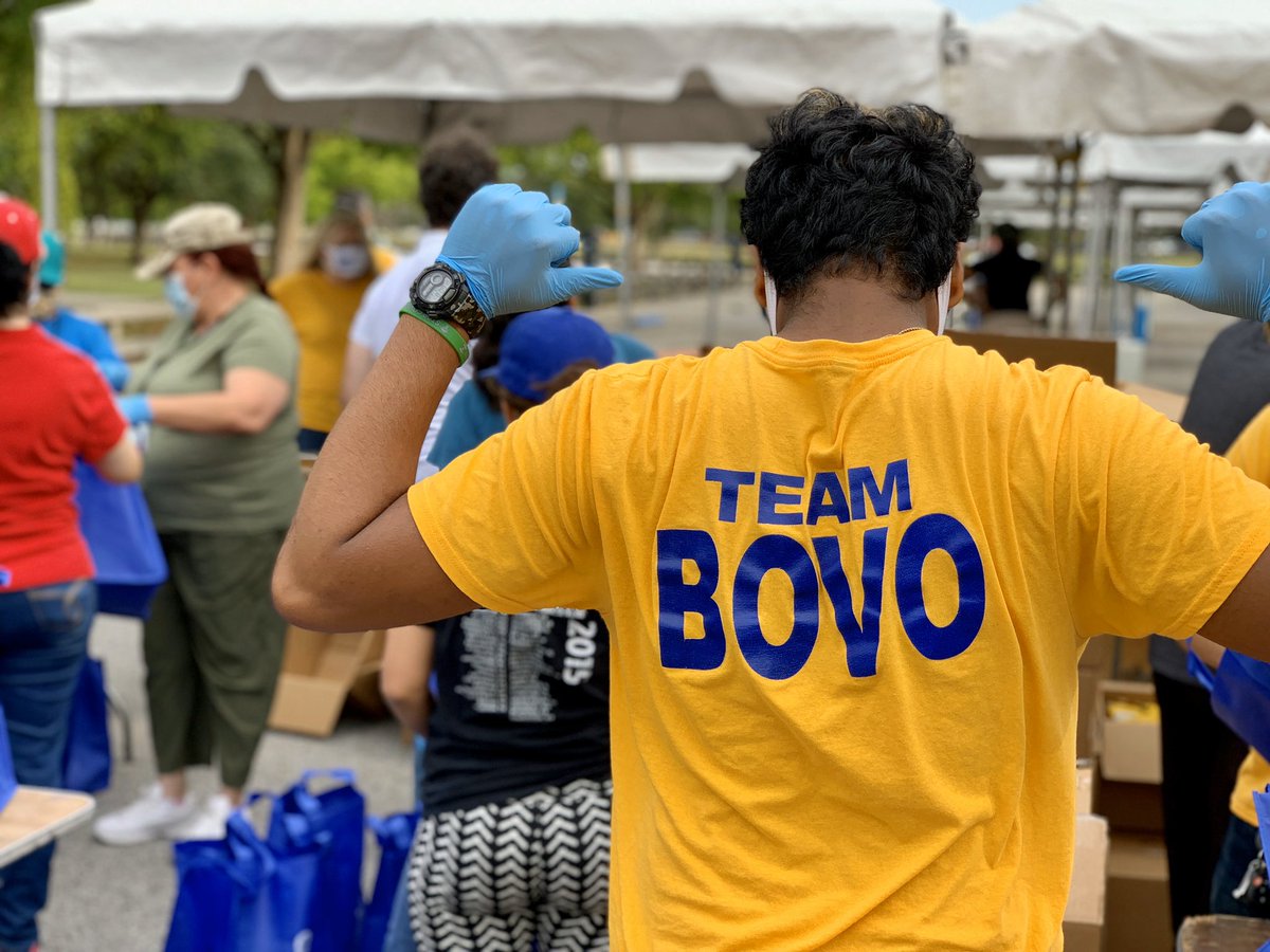 MayorBovo's tweet photo. Thank you to @FeedingSouthFL for feeding residents in #District13 today. The need in all of our communities remains desperate. I look forward to continuing to help distribute produce to our most vulnerable. #MDCStrong 💪 https://t.co/uHJVOnyExl