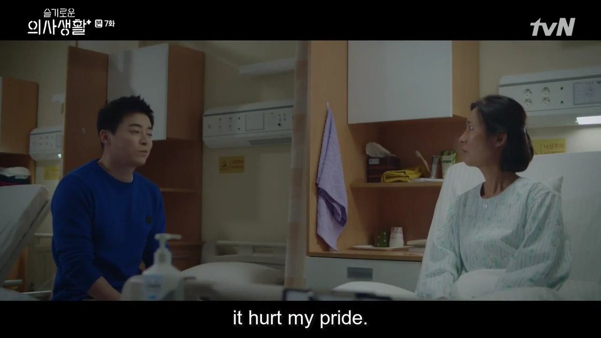 it'd be uneasy for songhwa to hear about ikjun's wounds (cheating of his ex-wife) in ep 3. songhwa didn't talk to him. she said he'd sort it out. ikjun has been joking a lot but she didn't know much about his pain.2 different convos in ep7 × parallel  #HospitalPlaylist