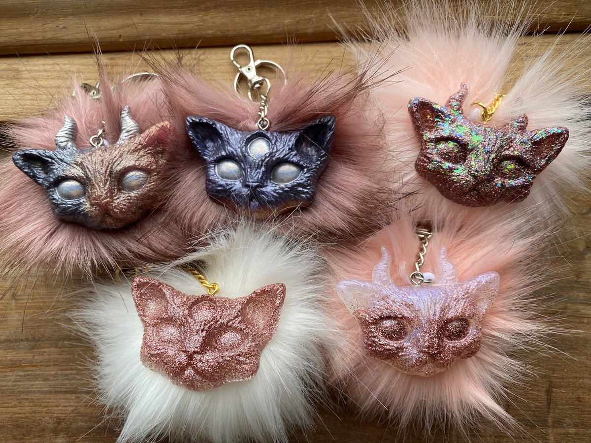 themagecat's tweet image. Kitty puffs now available! 

Etsy.com/shop/themagecat 

#keychains #catkeychains #kittykeychains #kitties #handmade #pompoms #puffs #etsy
