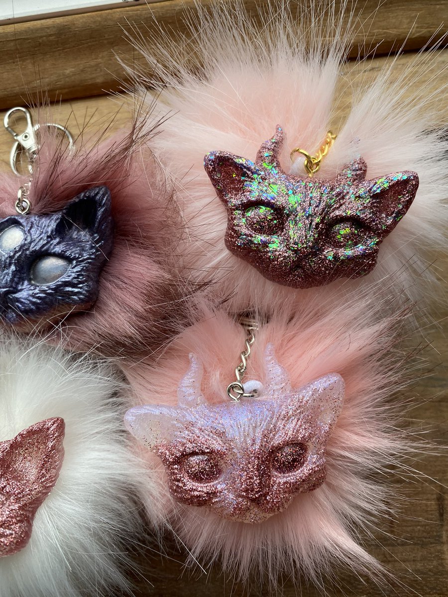 themagecat's tweet image. Kitty puffs now available! 

Etsy.com/shop/themagecat 

#keychains #catkeychains #kittykeychains #kitties #handmade #pompoms #puffs #etsy