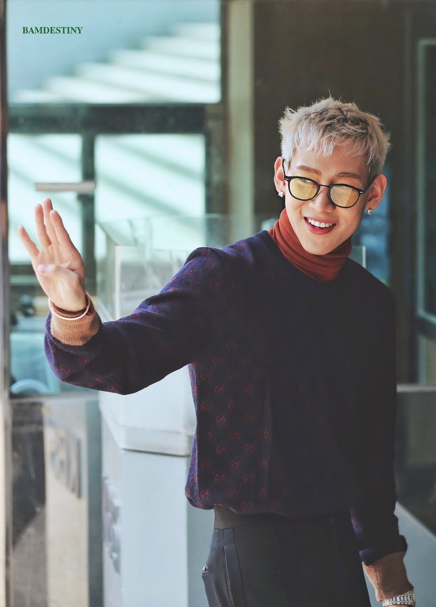 bamssmiles's tweet photo. your hand looks heavy.. can i hold it for you👉🏼👈🏼

200429 ©️ @bamdestiny0502 https://t.co/Bebu2P6tVp