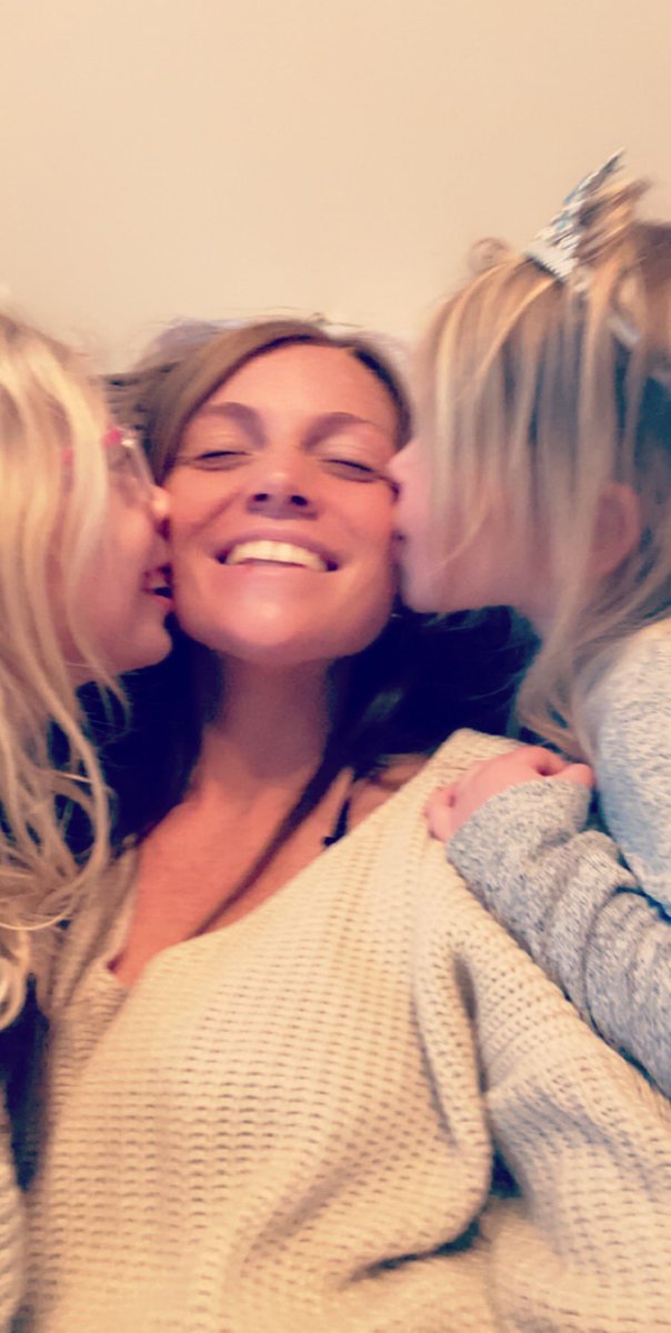 vicminijim03's tweet photo. These 2 are driving me crazy 🙈 anddd then they do this 🥰 
🌸🌸🌸 @ajonesy86_andy https://t.co/wrA2f4s2bw