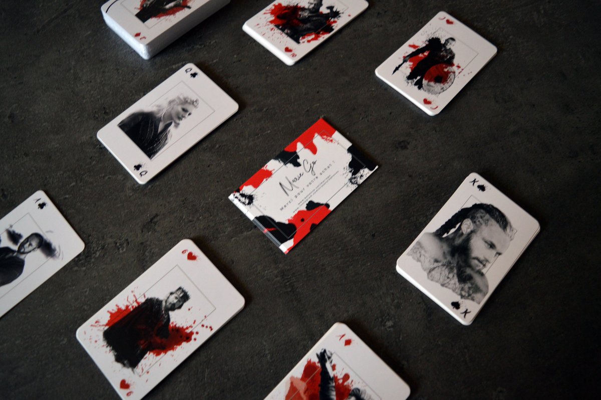 _MarieGo's tweet photo. Pour s'occuper durant le #confinement, j'ai créé un #jeu de cartes avec les personnages de la série #Vikings ♦♣♠♥

Et je suis ravie de vous présenter mon jeu de carte Vikings entièrement terminé et disponible à l’achat !! 👇

https://t.co/LBDXCCuqvz https://t.co/DpPpTrVScV