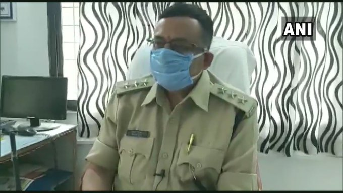 AHindinews's tweet photo. म.प्र. पुलिस ने बैतूल में एक किशोरी के साथ बलात्कार करने के आरोप में 5लोगों को हिरासत में लिया। उप-मंडल पुलिस अधिकारी विजय पुंज-"जब वह अपने चचेरे भाई के साथ एक पेट्रोल पंप से घर लौट रही थी उस वक्त 7 लोगों ने रात 8:30 बजे उसके साथ बलात्कार किया।FIR दर्ज की गई, दूसरों तलाश जारी है" https://t.co/VVIvblTEbS