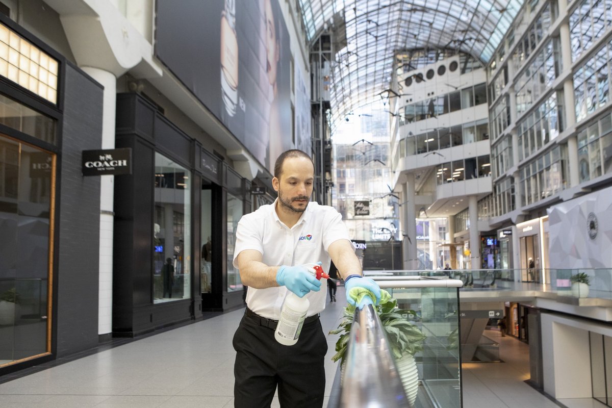 CP24's tweet photo. Cadillac Fairview, which owns shopping centres across the GTA and Canada, including the Eaton Centre, confirms that only 20 to 25 per cent of tenants paid rent this month 
https://t.co/AJwLqVRtG8 https://t.co/EEzWDr7giN