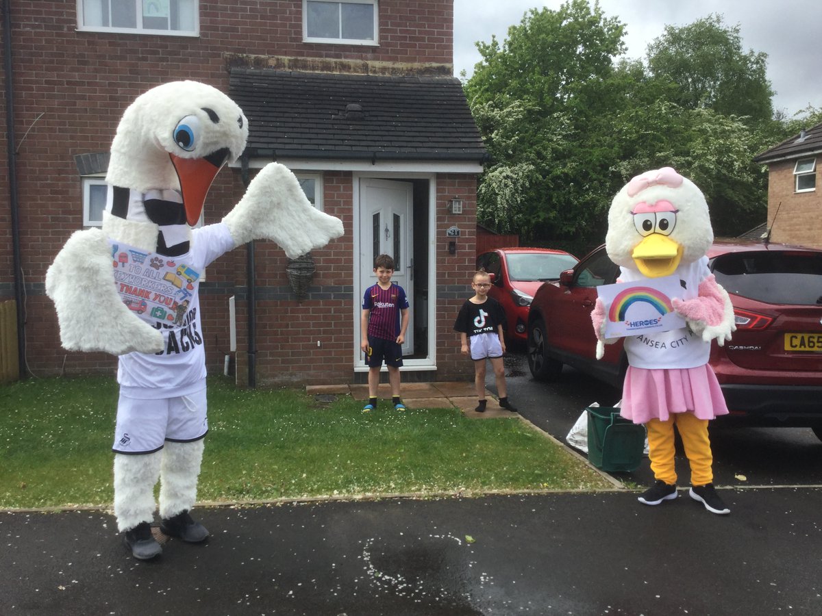 SwansOfficial's tweet photo. 🦢 Mascots Cyril and Cybil paid a visit to Elm Crescent in Penllergaer earlier today 👏 https://t.co/NFcsN3cfwT