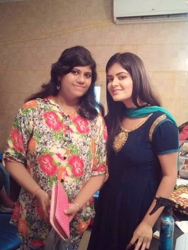 madhumita__fc's tweet photo. #BojhenaSheyBojhena at 5PM ❤💛
#Pakhi offscene #makeup_room #dairies✌ 
@madhumitact @StarJalsha_ https://t.co/pL9nnur02m