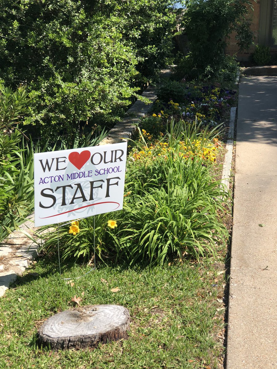 AMSwoolfolk's tweet photo. Ahhh!!! Love AMS!! Thank you for the surprise visit!  @AMSpirates @PTO_ActonMS #TEACHERAPPRECIATION #MISSYOUALL https://t.co/eW6JXHLEPY