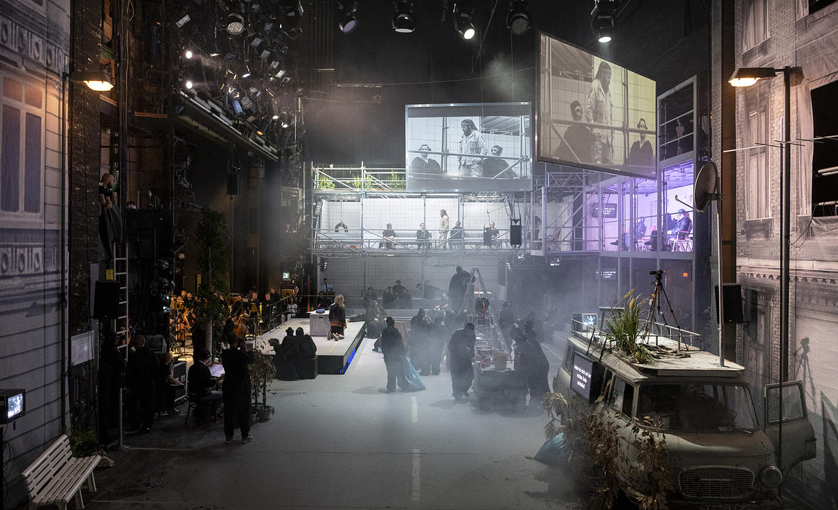 Unser Verdi-Requiem aus der Raumbühne BABYLON ist online - und eine kleine Einführung von mir auch. Jetzt anschauen! <a href="/OperHalle/">Oper Halle</a> @HannakSebastian buehnen-halle.de/operhalledigit…