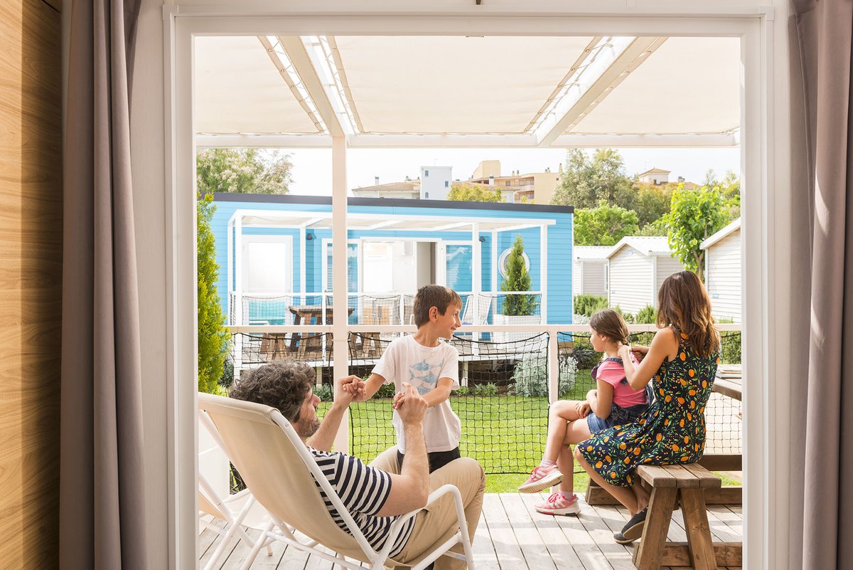 Sabem que com a 🏠 no estem enlloc però potser ara ja n'esteu una mica farts. Què us semblaria un bulgalow? 

Si ho proves t'assegurem que t'enganxaràs a la #campinglife 😜

 🐾🌿🍃

#campingsalata #aRoses #visitRoses #campingsinGirona #campingsenfamilia