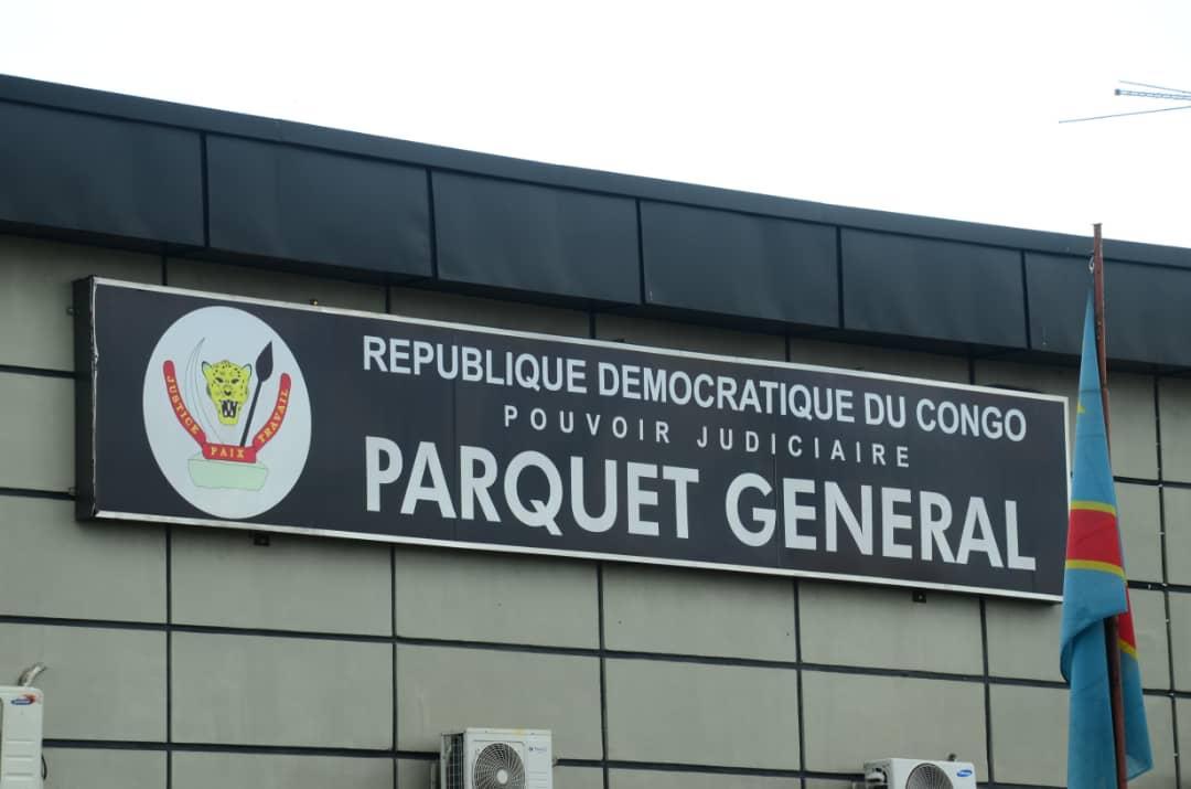 glody_zima's tweet photo. Tout #congolais selon l'#article 24 de la #constitution a droit à l'information. S'agissant de tous les dossiers relatifs aux détournements des deniers publics, nous encourageons la #justice à faire son travail indépendamment et à ns donner plus d'éclairages quant à ce. À suivre! https://t.co/BOF4EJyROc