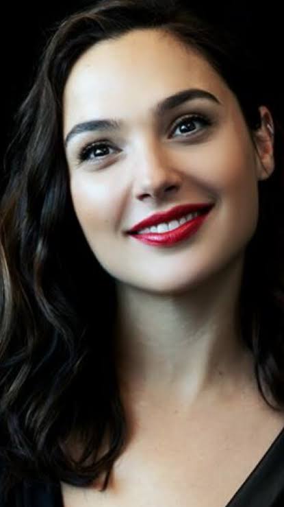 Happy birthday to Gal Gadot.
She\s one of the most beautiful woman we have on this Earth. 