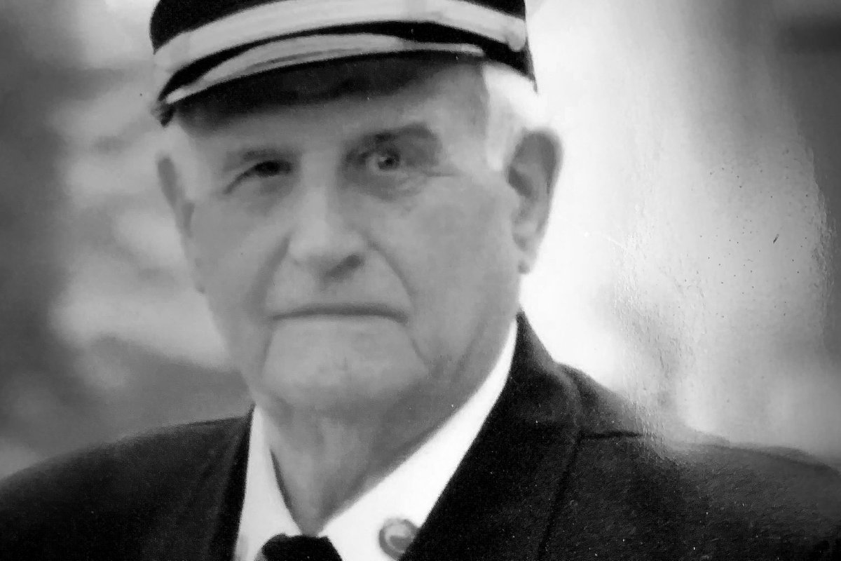 93-year-old Robert Kirkbride spent his life on the front lines.He served as a WWII infantryman, military policeman, police officer, firefighter, and fire chief.Because of the stay-at-home order, Kirkbride was buried without a service, his nephew says. http://nbcnews.to/2SlT7uN 