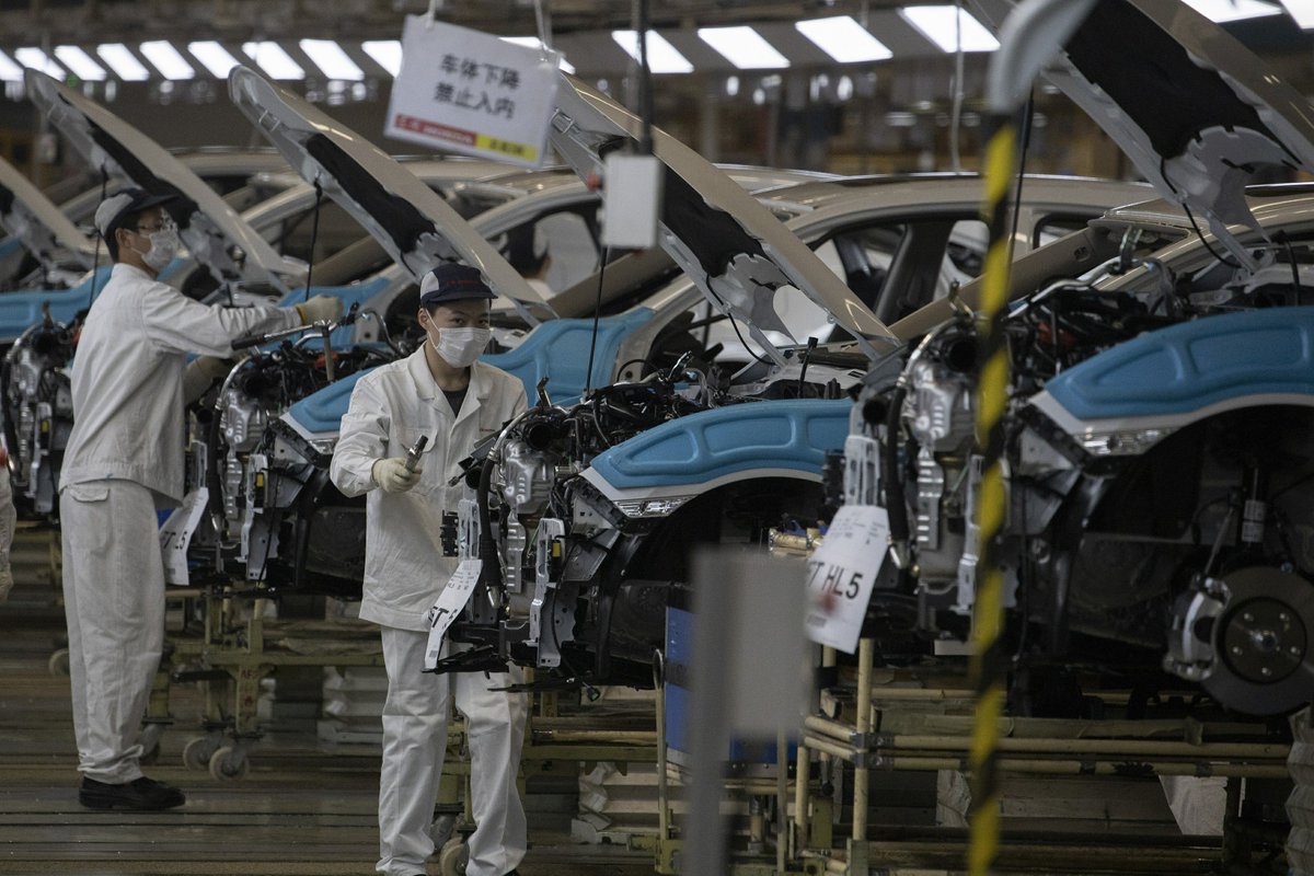 CFI_Monitor's tweet photo. China’s manufacturing weaker in April as virus hurts exports #worlds #exports #weakened https://t.co/TMEtqFoMKI https://t.co/otkNyNrH8H