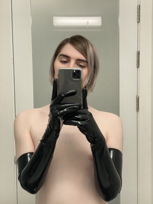 Yep LATEX https://t.co/nAmfP72Nr6<a href="/tag/freeballfondler"class="tags"><span>#freeballfondler</span></a>