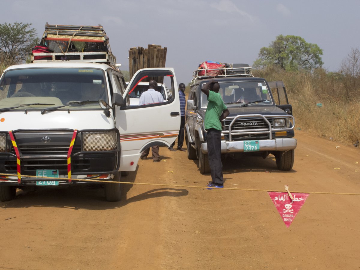 Helen_A_Durham's tweet photo. How might desires to protect civilians & earn reciprocity from enemy forces encourage non-state actors to show #RespectforIHL during armed conflict? The SPLM/A’s actions banning anti-personnel land mines illustrate this in @ICRC’s latest #IHLinAction case. https://t.co/vlgcHB2nkC https://t.co/wpjZ65KP7j