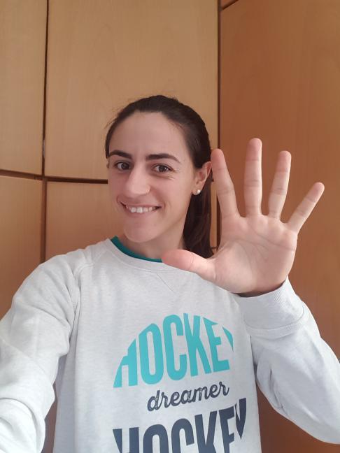 Hoy damos nuestra más cariñosa bienvenida a SELFIE FAMOUS a la guapísima y extraordinaria jugadora cántabra de Hockey sobre hierba del Club de Campo de Madrid y de la Selección Española BEA PÉREZ <a href="/Beaperlag10/">Bea Pérez OLY</a> 🏑👏👏👏😀🔝❤️
Que ilusión😀❤️GRACIAS😘😘