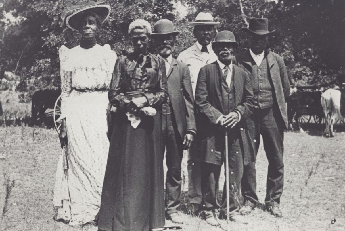 Another white mistress, Kate Cumming, wrote in her diary about how Black women dressed to attend freedom parades  The Karens were mad at  #Juneteenth lewks“The main portion of the women do little else than walk the streets, dressed in all kinds of gaudy attire.”