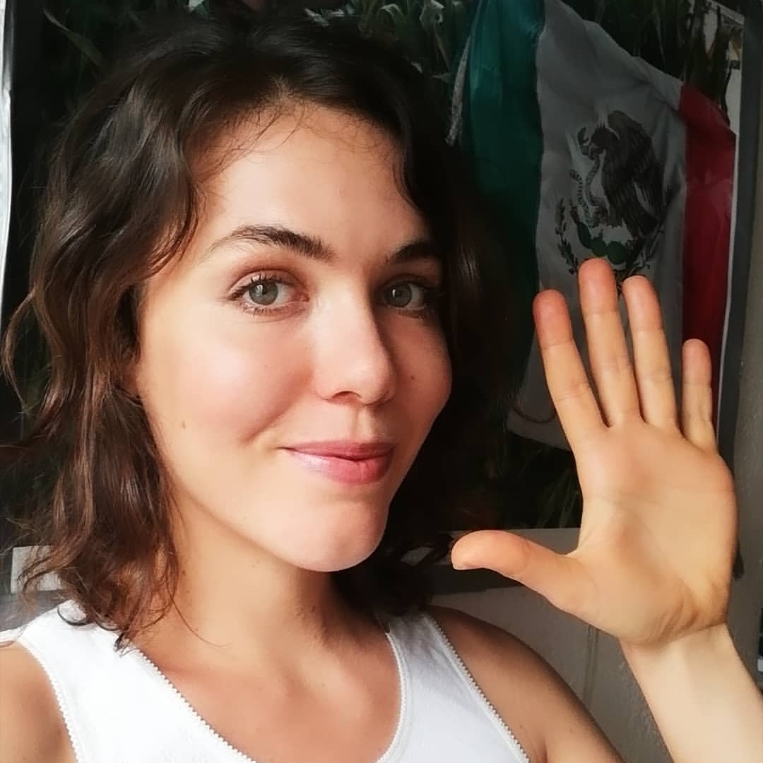 Damos la bienvenida nuevamente en SELFIE FAMOUS a la siempre bellísima y extraordinaria actriz y periodista HELENA PUIG <a href="/helena_puig/">Helena Puig</a> que nos envía un gran selfie con todo su cariño y simpatía para celebrar nuestro #QuintoAniversario 👏👏🎂🎉❤️.
Muchísimas gracias Helena!! 😀😀😘