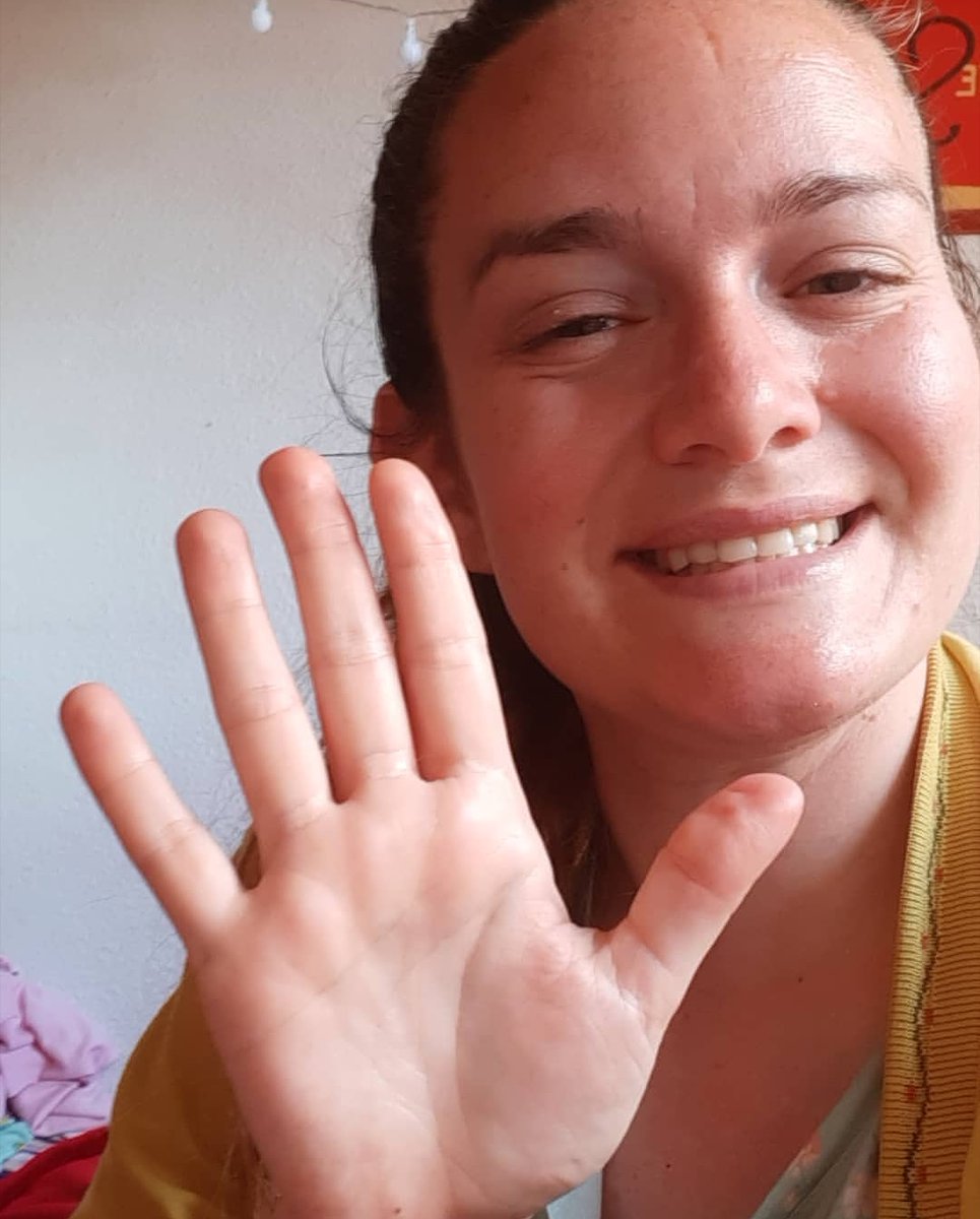 Hoy damos la bienvenida a SELFIE FAMOUS con todo nuestro cariño y admiración a la guapísima y extraordinaria actriz ESPERANZA GUARDADO @Espesitaa que con su amabilidad y simpatía ha querido felicitarnos también nuestro #QuintoAniversario ❤️❤️🎬🎭📺😀
GRACIAS😘😘