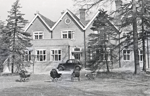 Workhouses's tweet photo. I'm hoping to identify this Roman Catholic residential nursery, thought to be in the #Chislehurst area, circa 1950? Could it be the Holy Child Nursery that was on Walden Road? https://t.co/rst5aVk6pt