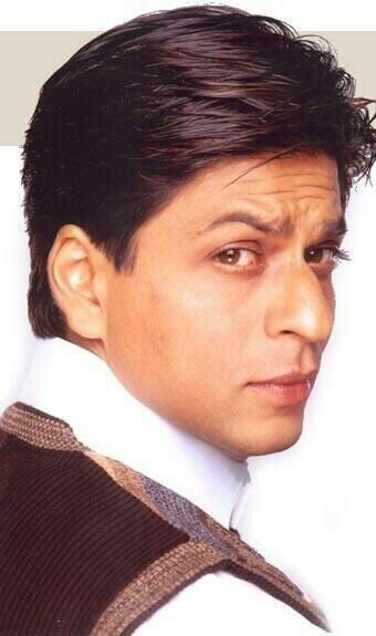 iammou__srkian's tweet photo. Zindagi nikalti jaati hai aur hum sab pyar ke bina jeena sikh lete hai , kyun pyar ko mauka nahi dete..? kyun apno par vishvas nahi karte..?
#16YearsOfMainHoonNa https://t.co/3LszBwF4FW