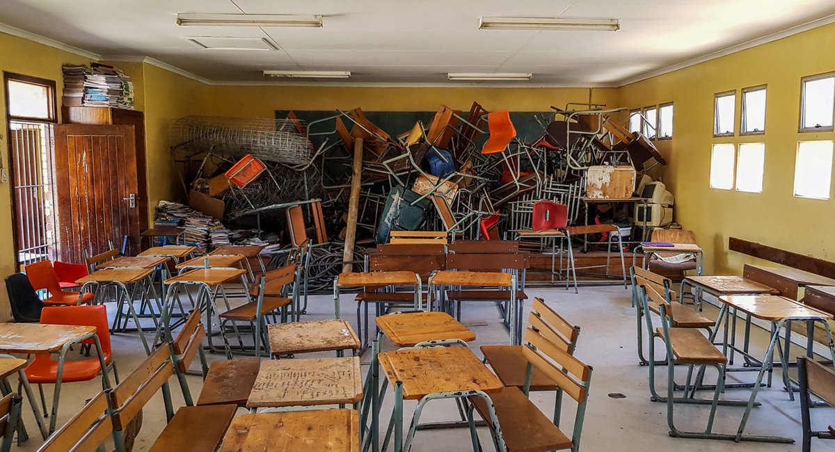 MmusiMaimane's tweet photo. I listened to the two education ministers and our kids are in trouble. We are being sold dreams. 

How will they be able to deal with all the problems with toilets, water supply, broken desks and teacher shortages within the month of May 

Will learners still sit 40 per class?? https://t.co/FaobfBJb3m