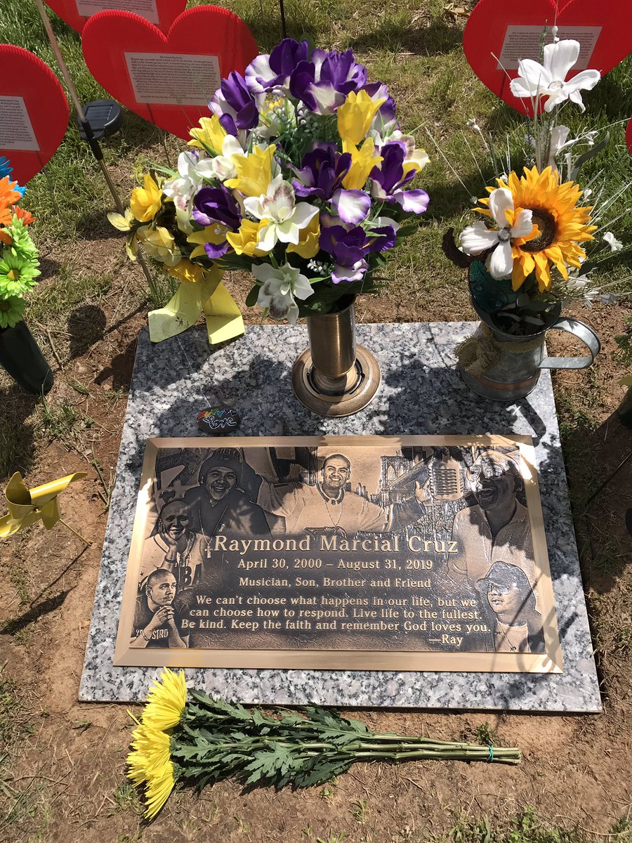 wcsCHSjv's tweet photo. It was good to sit and talk with you today, your 20th birthday. I know you’re watching out for us. #raystrong https://t.co/mIUiUPR2Y3