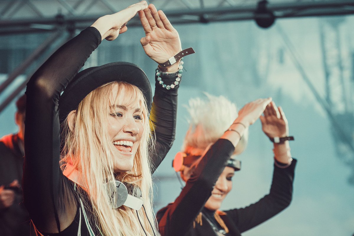 nervomusic's tweet photo. When someone says you can’t hear pictures… #well #webegtodiffer #LikeHome 😜😜💥💥 https://t.co/FlvnUmw2AO