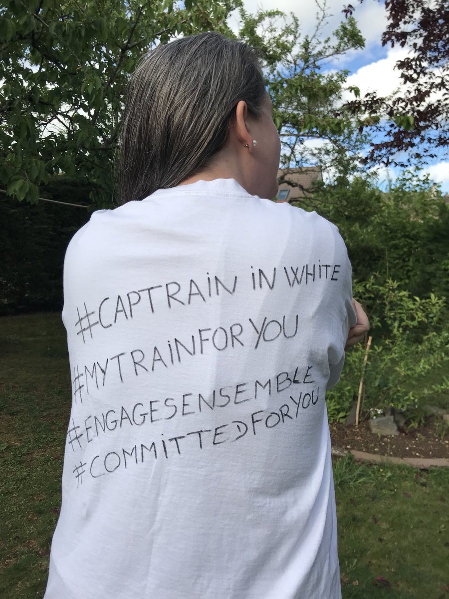 GaelleVanT's tweet photo. #EngagésEnsemble Voilà notre soutien à l’ensemble des personnels soignants et aux métiers de 2e ligne moins visibles, comme nos collègues conducteurs de train,opérateurs au sol. Merci pour votre courage et votre engagement!   #CommittedForYou #CaptrainInWhite
#Railtraxx #FretSNCF https://t.co/y3I5mxVOgk
