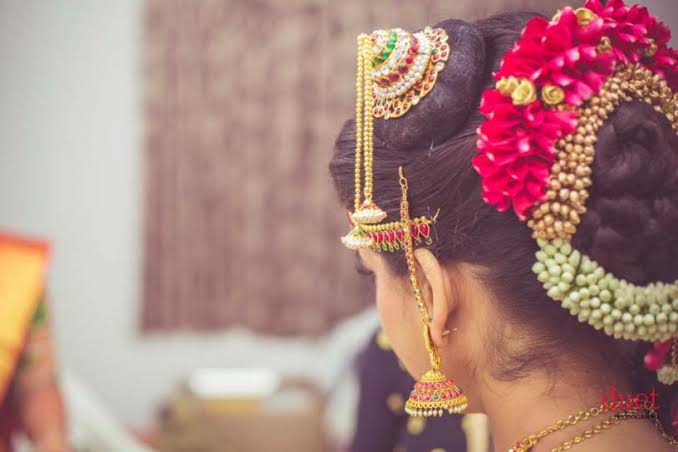 Traditional ornaments of south indian iyengar women, aandalkodai is the traditional hair ornament used by vaishanvite iyengar brahmin women. It is influenced by devi aandal who was one of the vaishnavite saint of south.